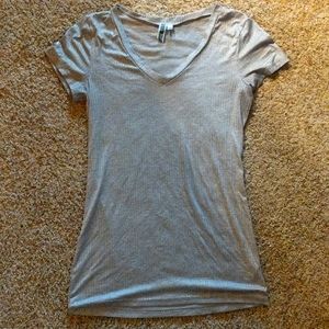 BKE vneck top textured silver and gray size large Buckle t-shirt short sleeve